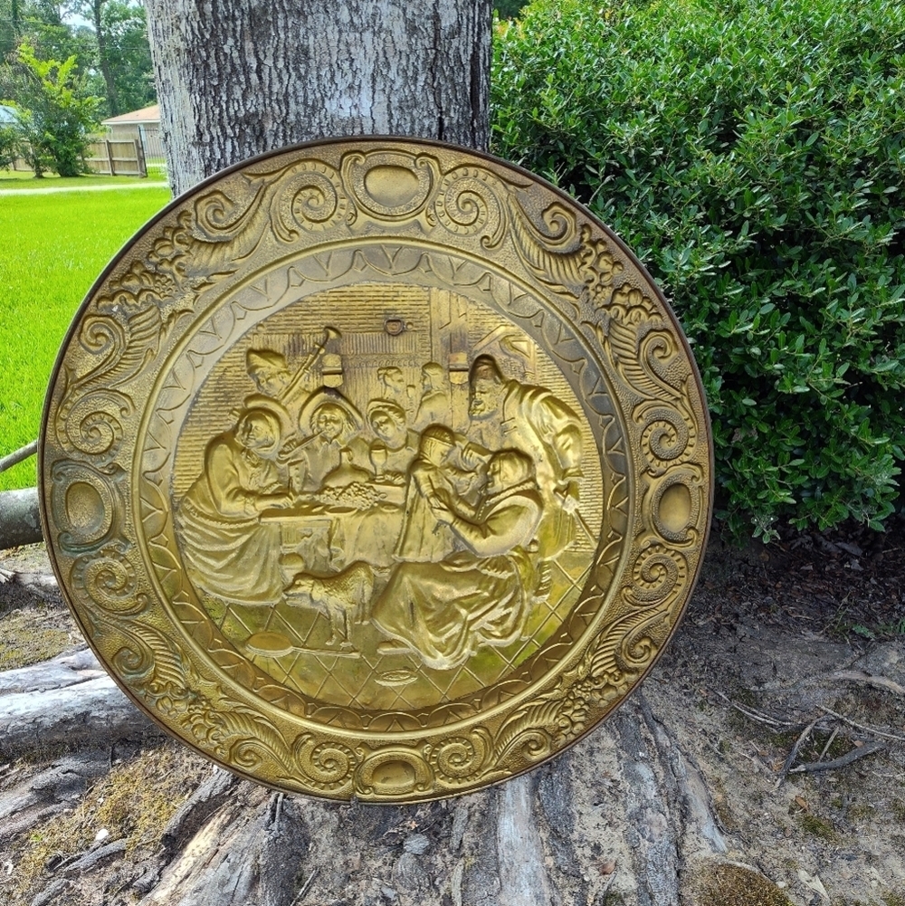 ANTIQUE English Peerage Embossed Brass Tavern Scene Wall Hanging LARGE - Picture 2 of 3